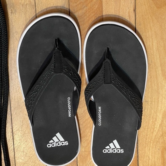 ADIDAS Bundled 3 Items( Backpack , Flips & Mini Bag - Picture 4 of 6